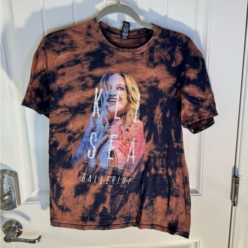Women’s Medium Custom Bleach Dye Kelsea Ballerini Tee